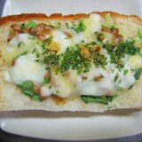 サラダ菜＆納豆の青海苔乗せチーズトースト